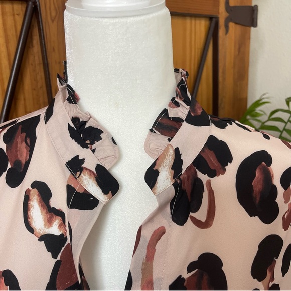 Eloquii Printed Button Down with Ruffle Neck NWT 18 - Picture 4 of 10
